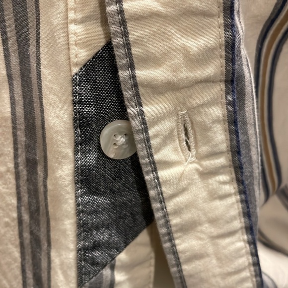 Volcom cotton button down in tan with vertical stripes. Size Youth 12Y /EU L. - Picture 9 of 10